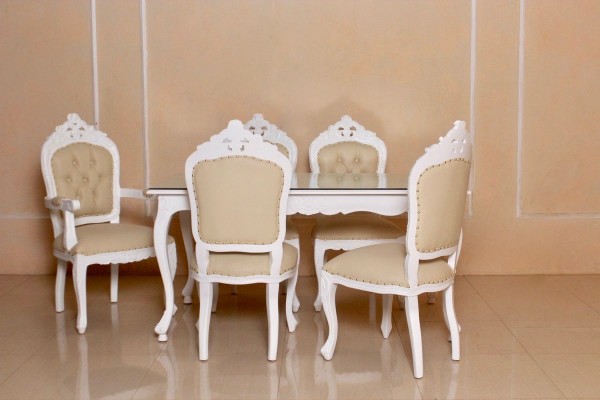 Barock Esszimmer Stuhl Tisch Garnitur Polstermöbel, Repro-Antik-Design, , Mahagoni massiv Holz, weiß gold creme Goldnieten, aufwendige Holzschnitzerei