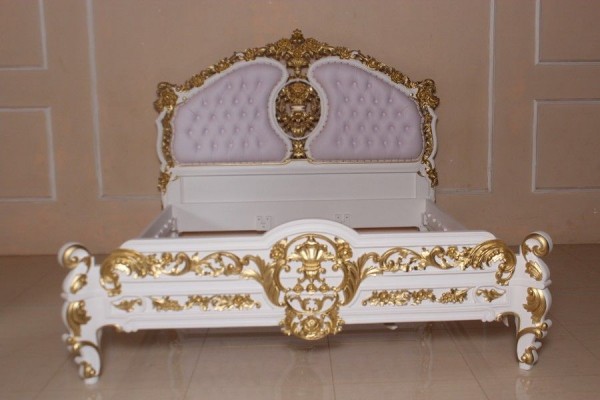 Barock Bett Royal, Antik-weiß mit starkem gold Dekor, Repro-Antik-Design,Mahagoni Massiv Holz ausgefallen exclusivee