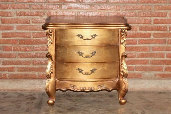 Barock Nachttisch, Repro-Antik-Design, Mahagoni Massiv Holz ausgefallen mit blattgold exclusive.  
