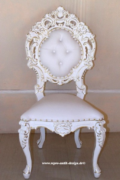 Barock Stuhl Minerva lackiert in Antik-weiß mit leichtem gold Dekor und weißem Kunstleder